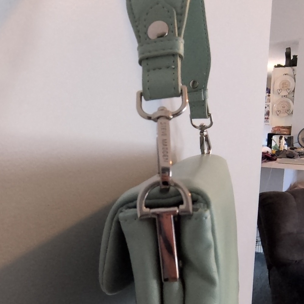 Steve Madden Light Green Quilted Shoulder Bag with Detachable Strap & Silver Ha… - Picture 5 of 5